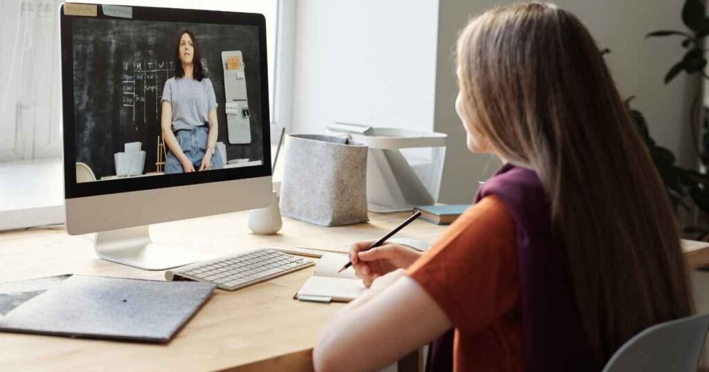 AI that adds sound effects to video​